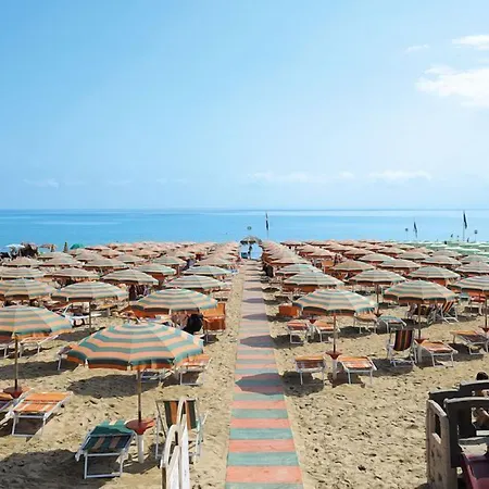 Lido Hotel 3*