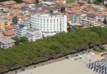 Lido Hotel 3*